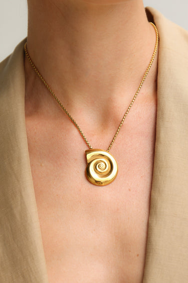 GOLD CONCH SHELL NECKLACE - STUDIO JO STORE